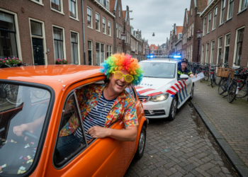 Man met rijverbod probeert politie met pruik te foppen na nacht in Bossche cel