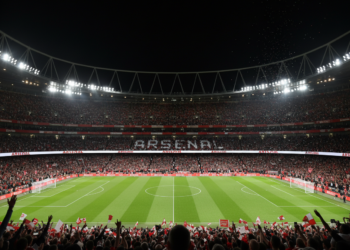 Saka schiet Arsenal voor het eerst in twintig jaar naar Champions League-finale