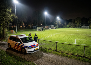 Politie hoort verdachte na afbijten van oor tijdens massale vechtpartij op amateurveld