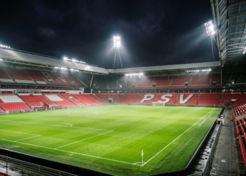 Voetbaloverzicht: PSV stippelt transferplannen uit en promovendus Cambuur verliest aanvoerder