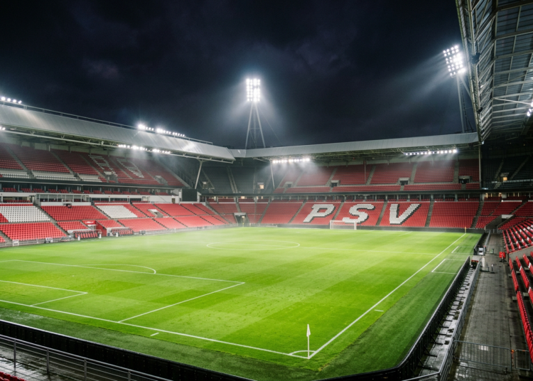 Voetbaloverzicht: PSV stippelt transferplannen uit en promovendus Cambuur verliest aanvoerder