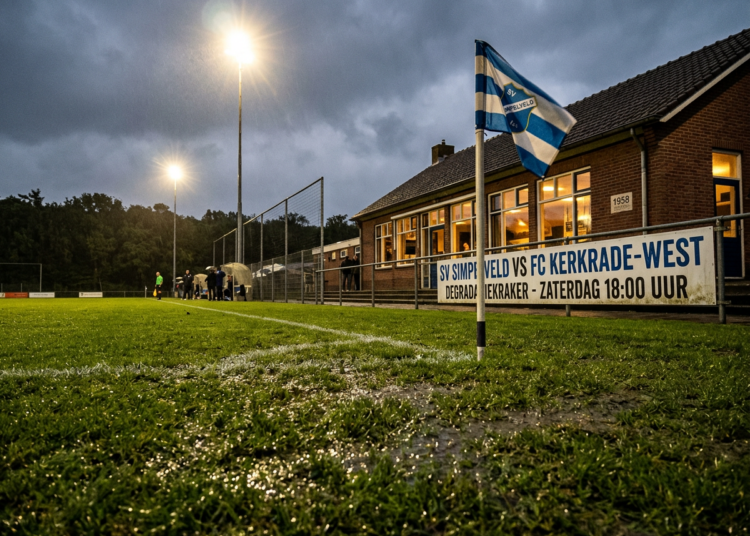 Degradatiespook waart rond: FC Kerkrade-West en SV Simpelveld vechten voor lijfsbehoud op laatste speeldag