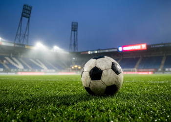 Eredivisie lonkt voor Mees Laros na nadrukkelijke interesse van FC Twente