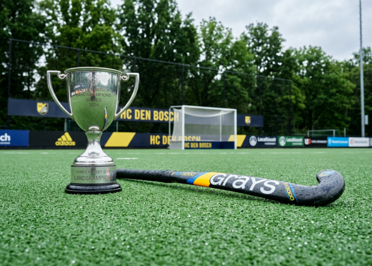Afscheid in stijl aan de Oosterplas: Hockeykampioen Sabine Plönissen sluit bizarre carrière af met landstitel